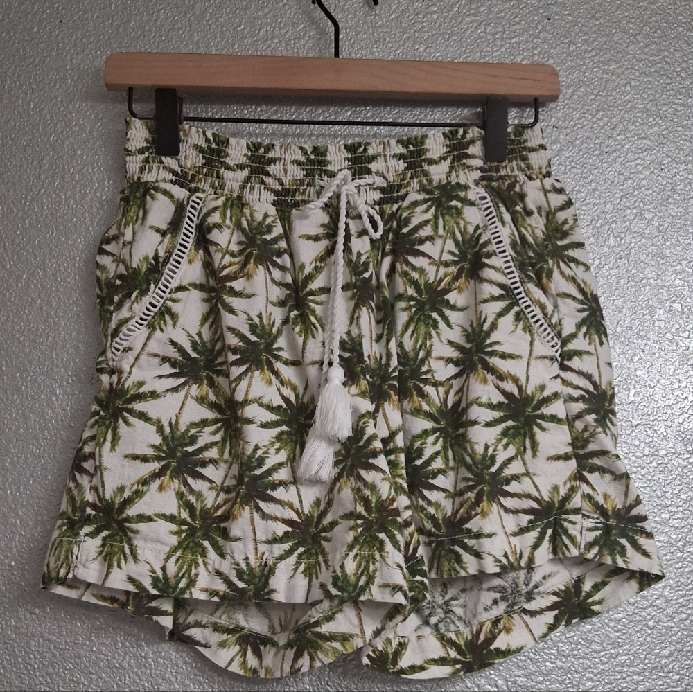 Briggs Linen Blend Tropical Pull On Shorts.   Size M